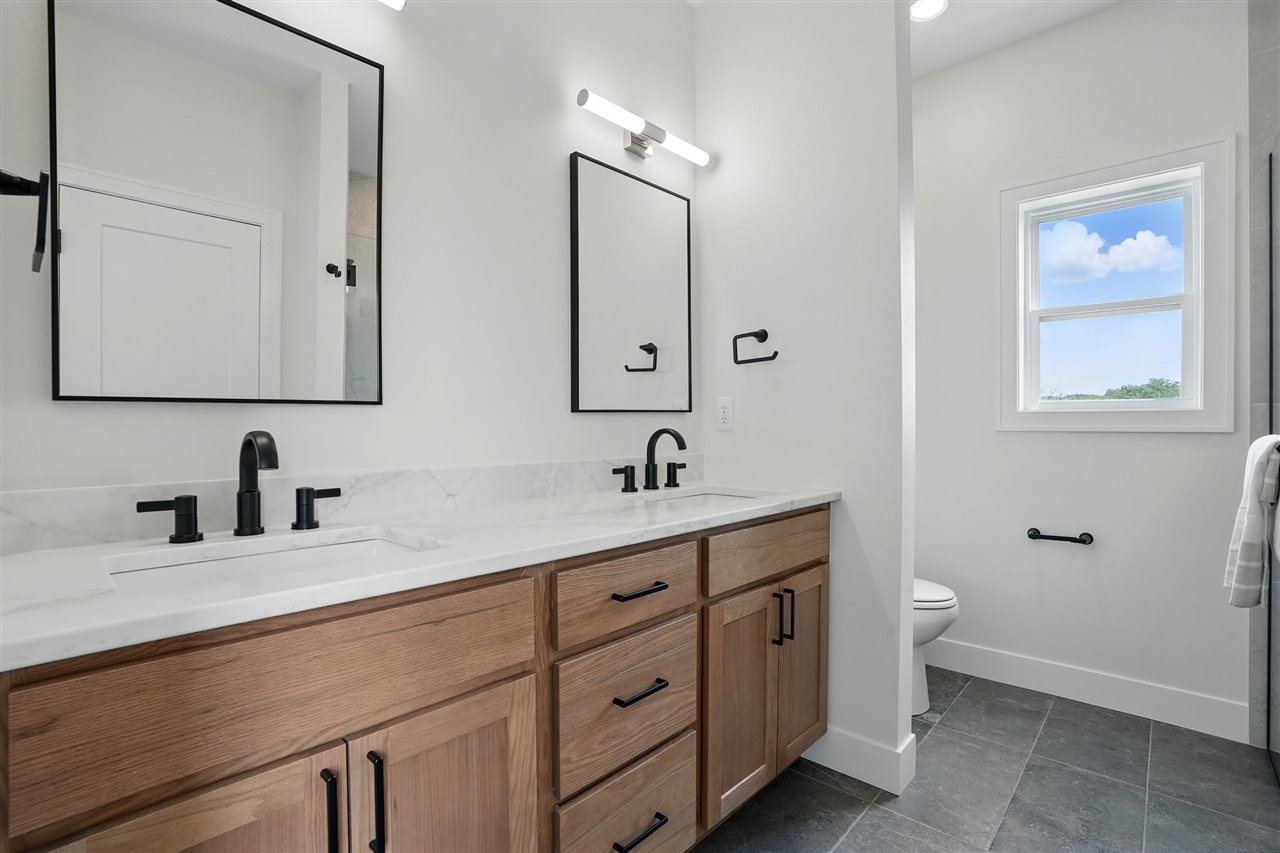 945 Yorkshire North Liberty IA 52317