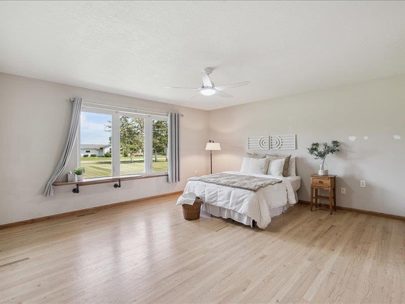 405 Linn Drive Palo IA 52324