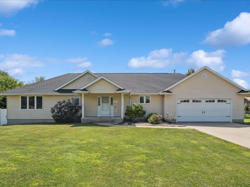 405 Linn Drive Palo IA 52324