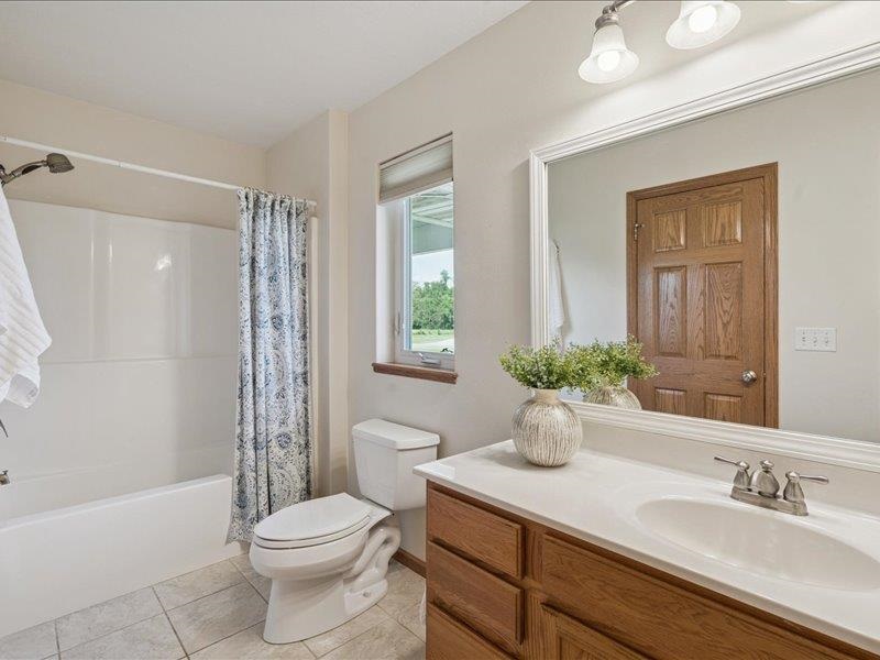 405 Linn Drive Palo IA 52324