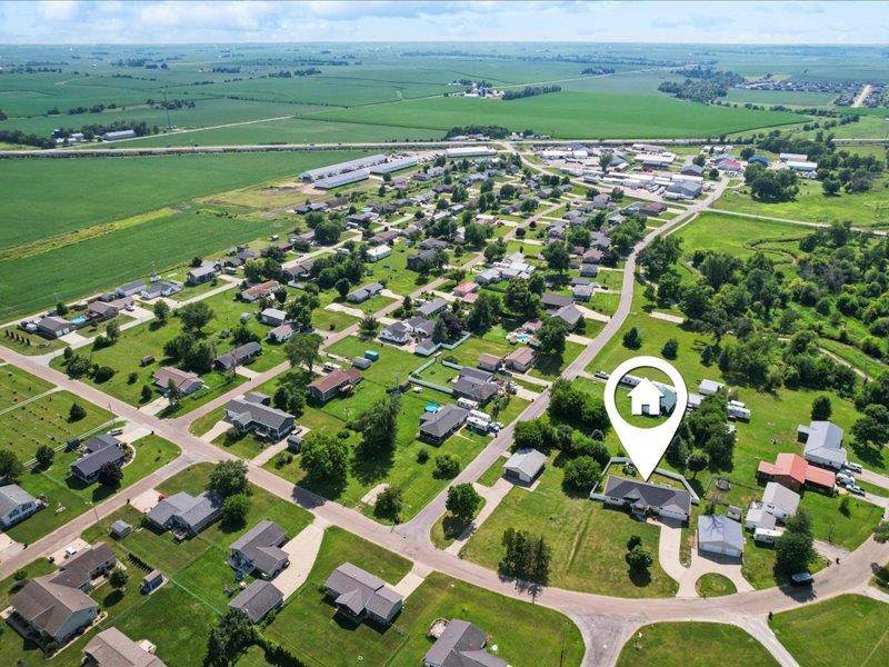 405 Linn Drive Palo IA 52324