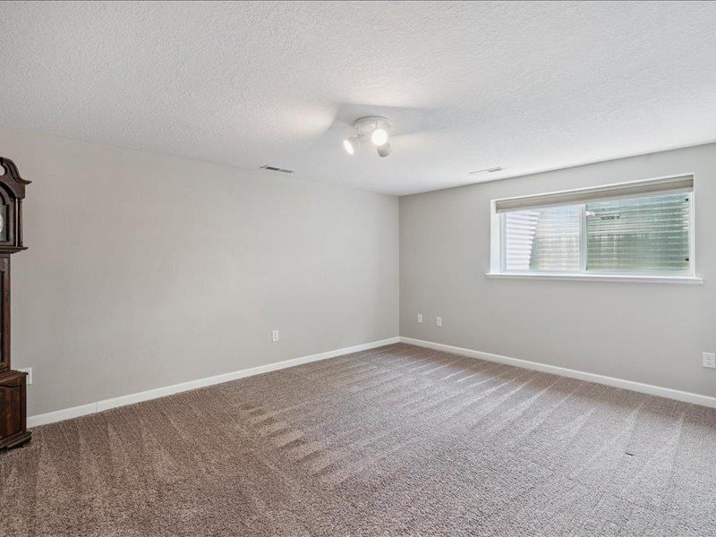 405 Linn Drive Palo IA 52324