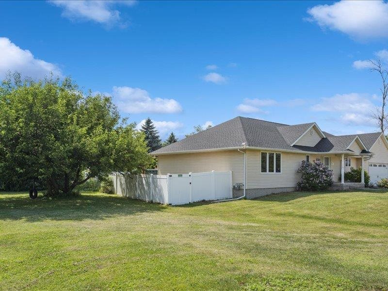 405 Linn Drive Palo IA 52324