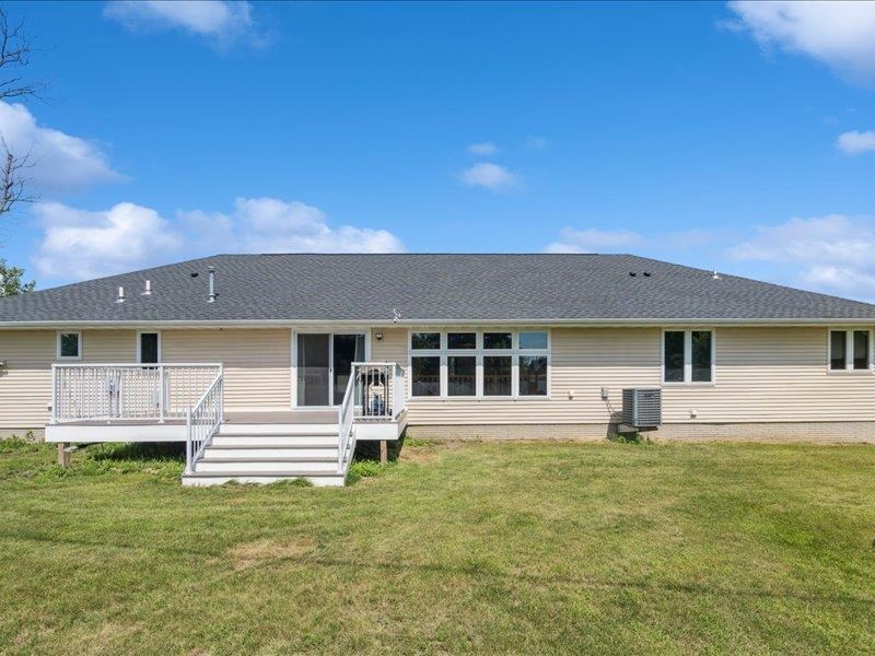 405 Linn Drive Palo IA 52324