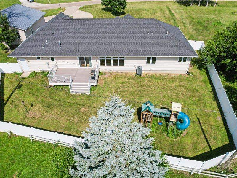 405 Linn Drive Palo IA 52324