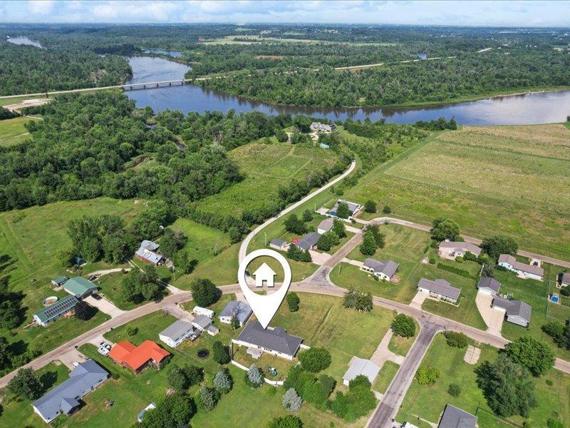 405 Linn Drive Palo IA 52324