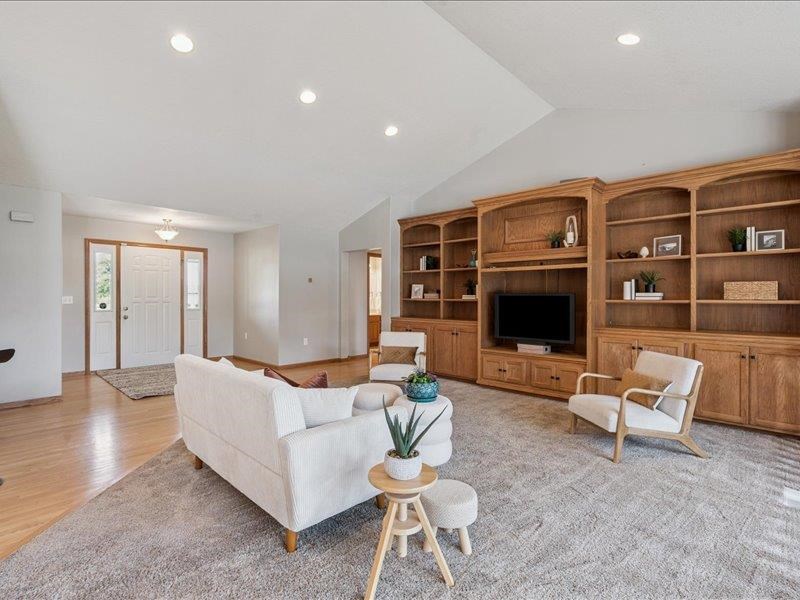 405 Linn Drive Palo IA 52324