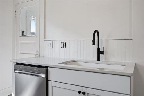 905 12th Street NE Cedar Rapids IA 52402
