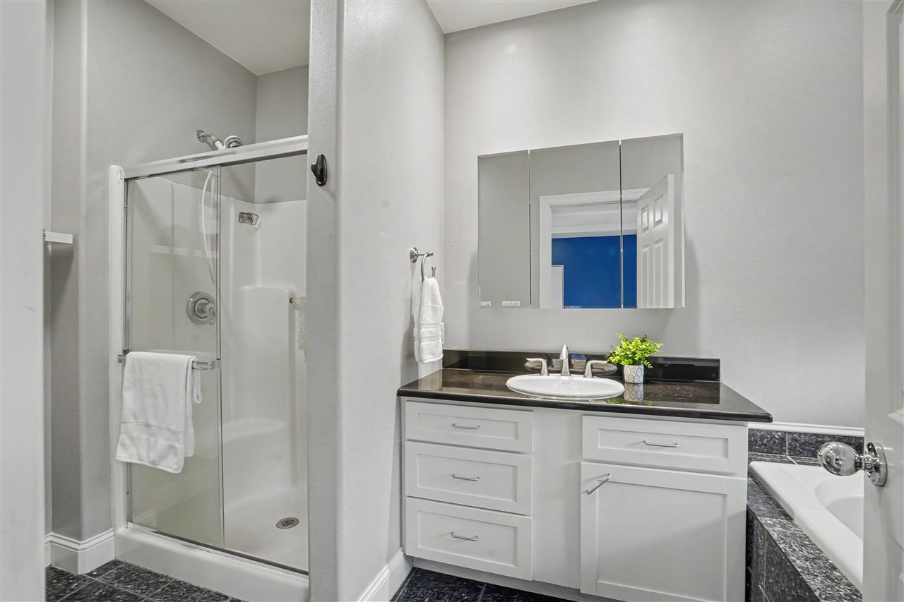 5 E Dovetail Place Coralville IA 52241