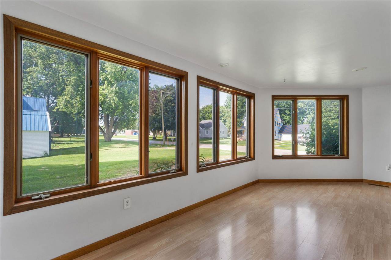 316 N Washington Street Wyoming IA 52362