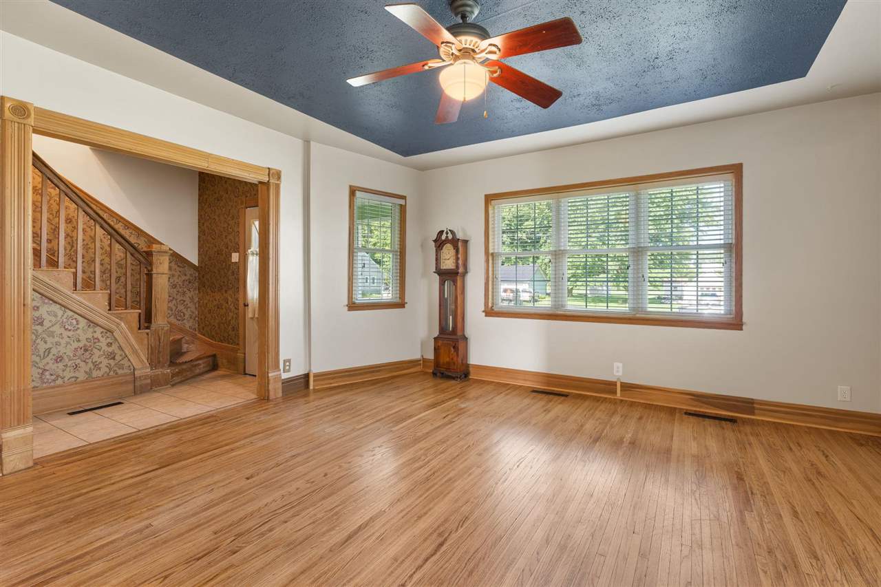 316 N Washington Street Wyoming IA 52362