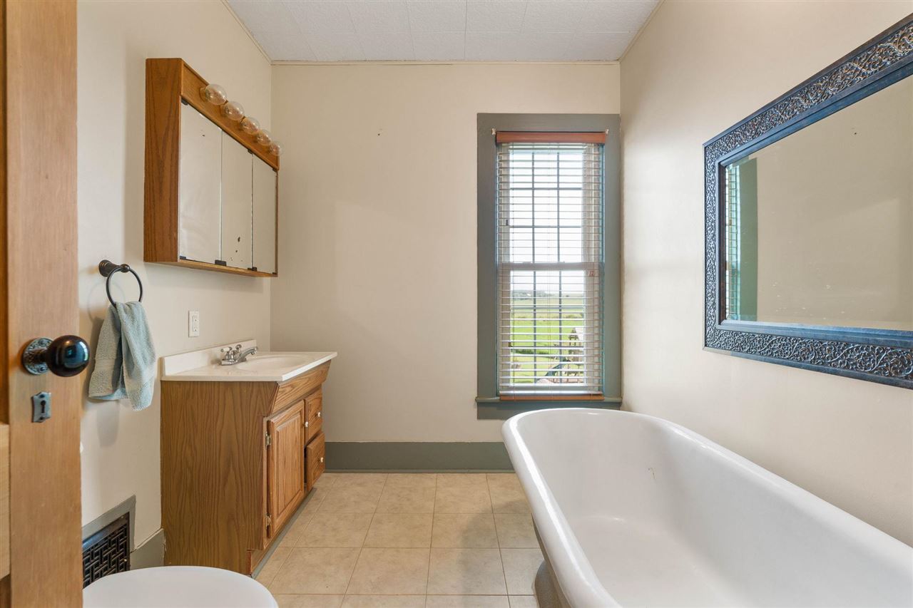 316 N Washington Street Wyoming IA 52362
