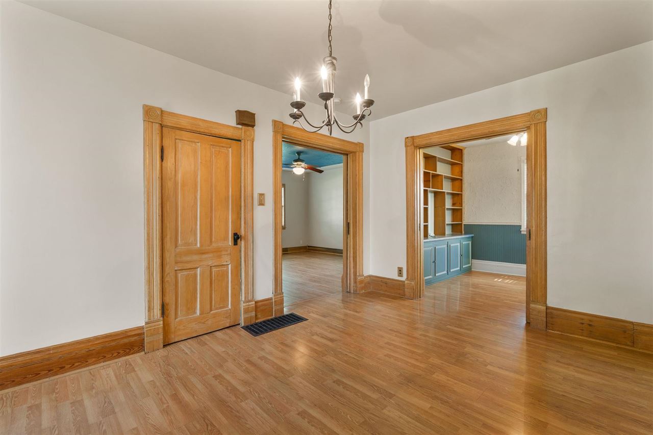 316 N Washington Street Wyoming IA 52362