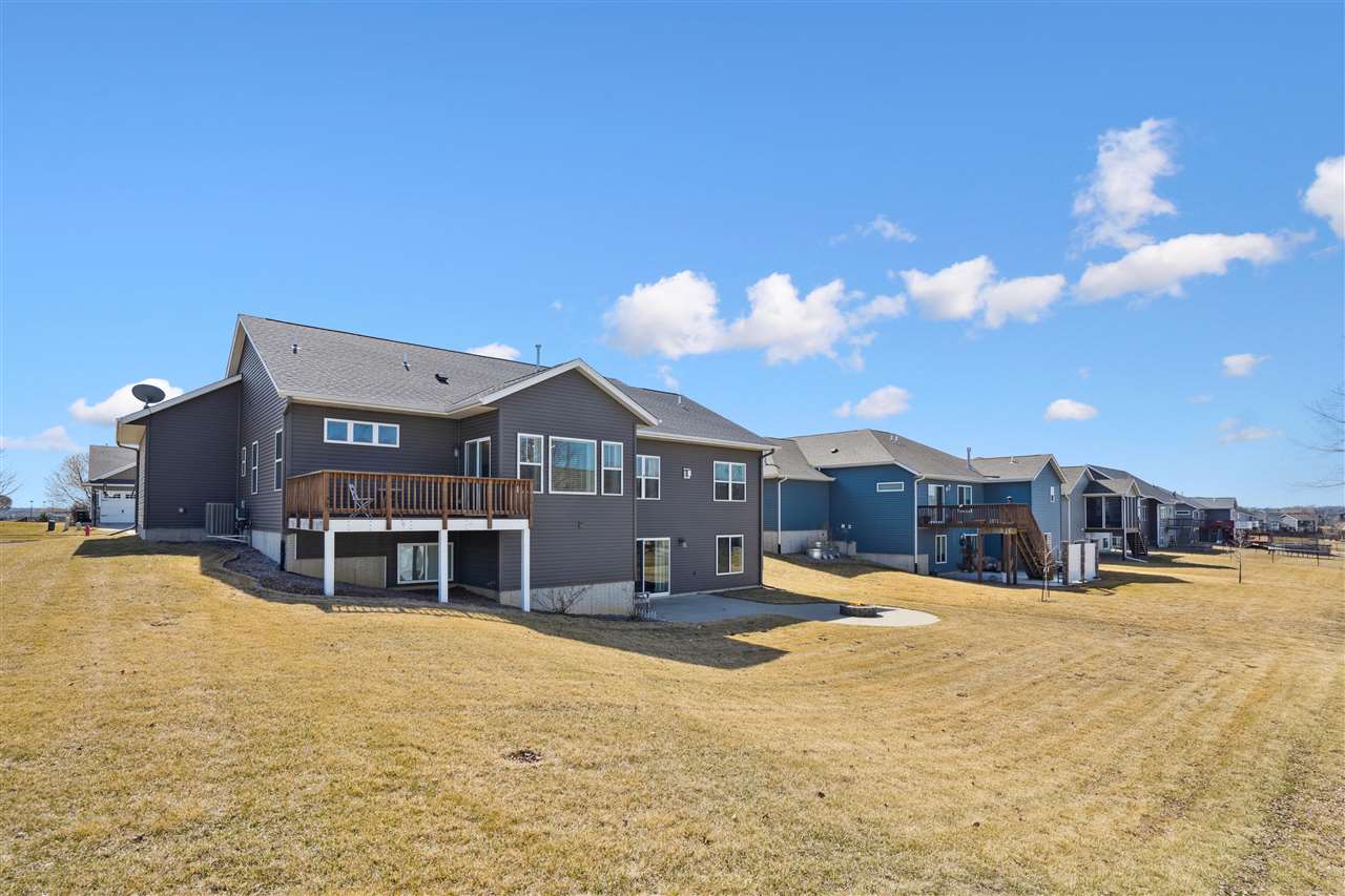590 Oak Park Circle Marion IA 52302