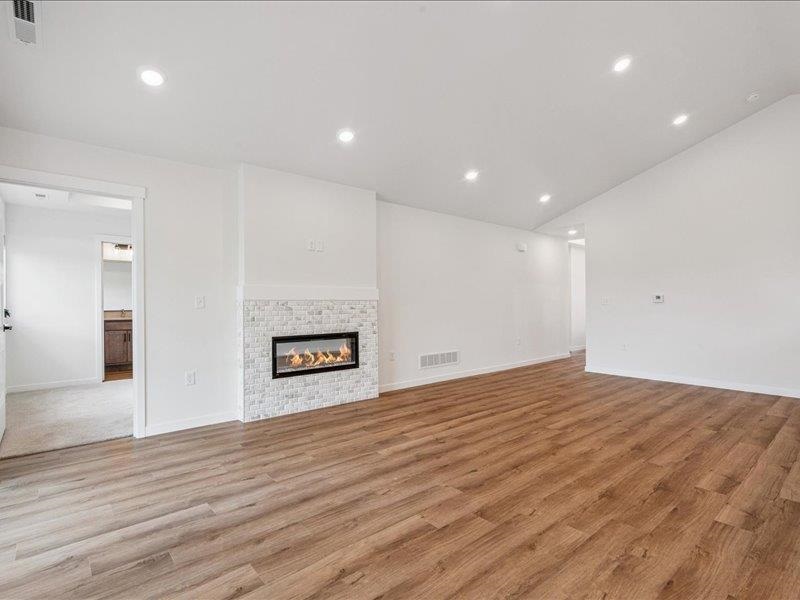 96 Huntington Iowa City IA 52245