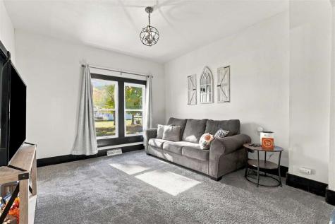 577 W Washington Street Marengo IA 52301