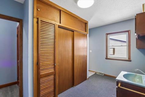 71 S Ella Street Riverside IA 52327