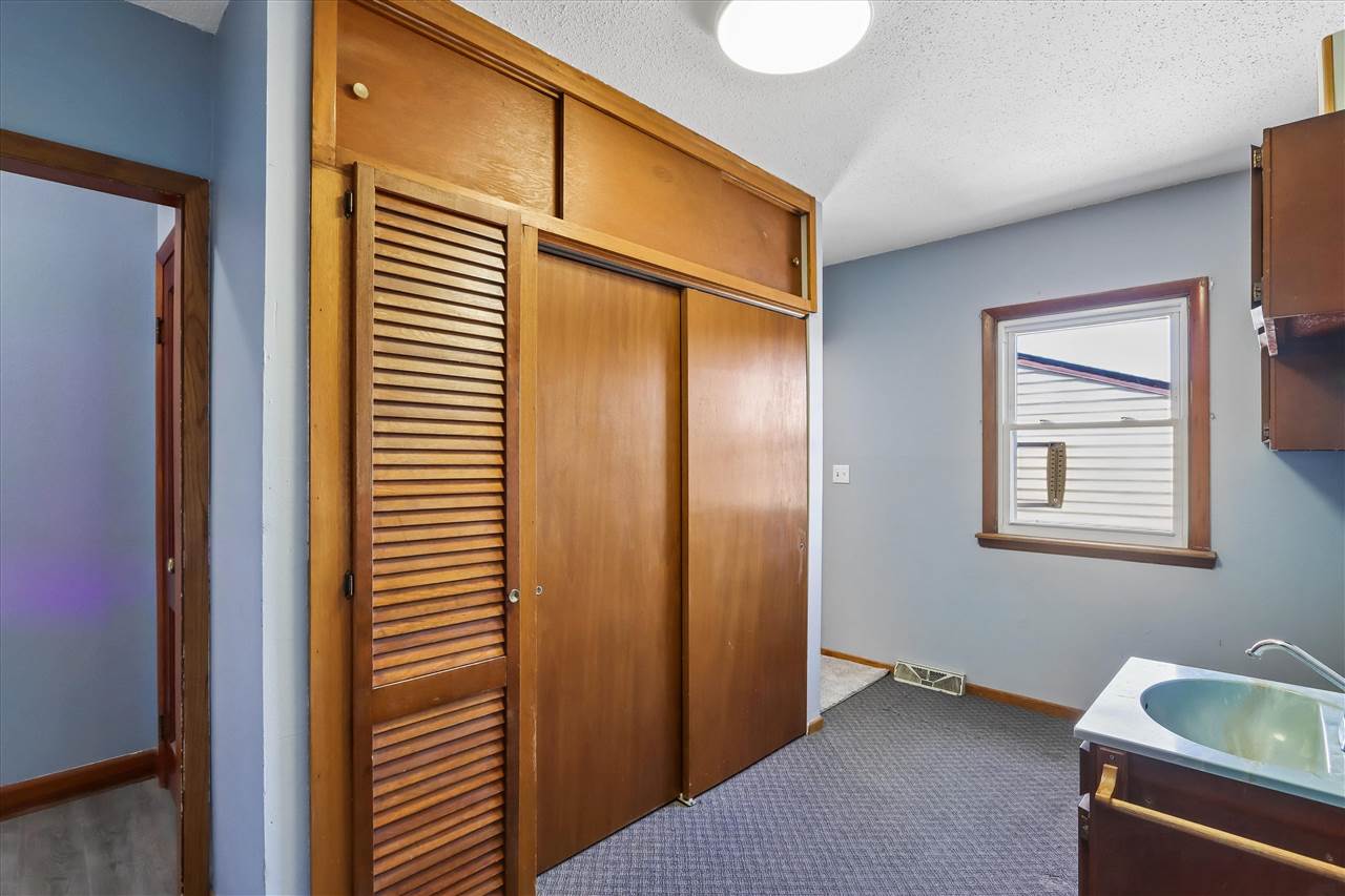 71 S Ella Street Riverside IA 52327