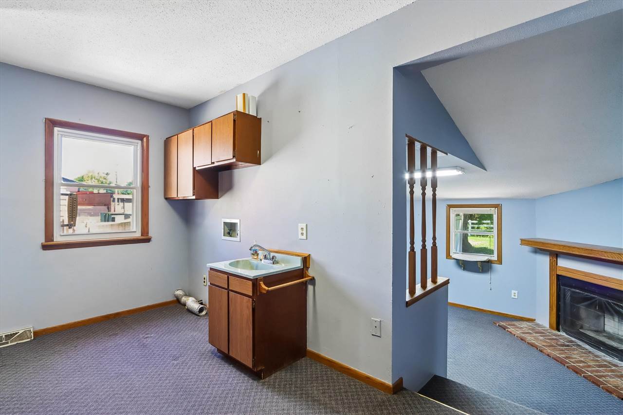 71 S Ella Street Riverside IA 52327