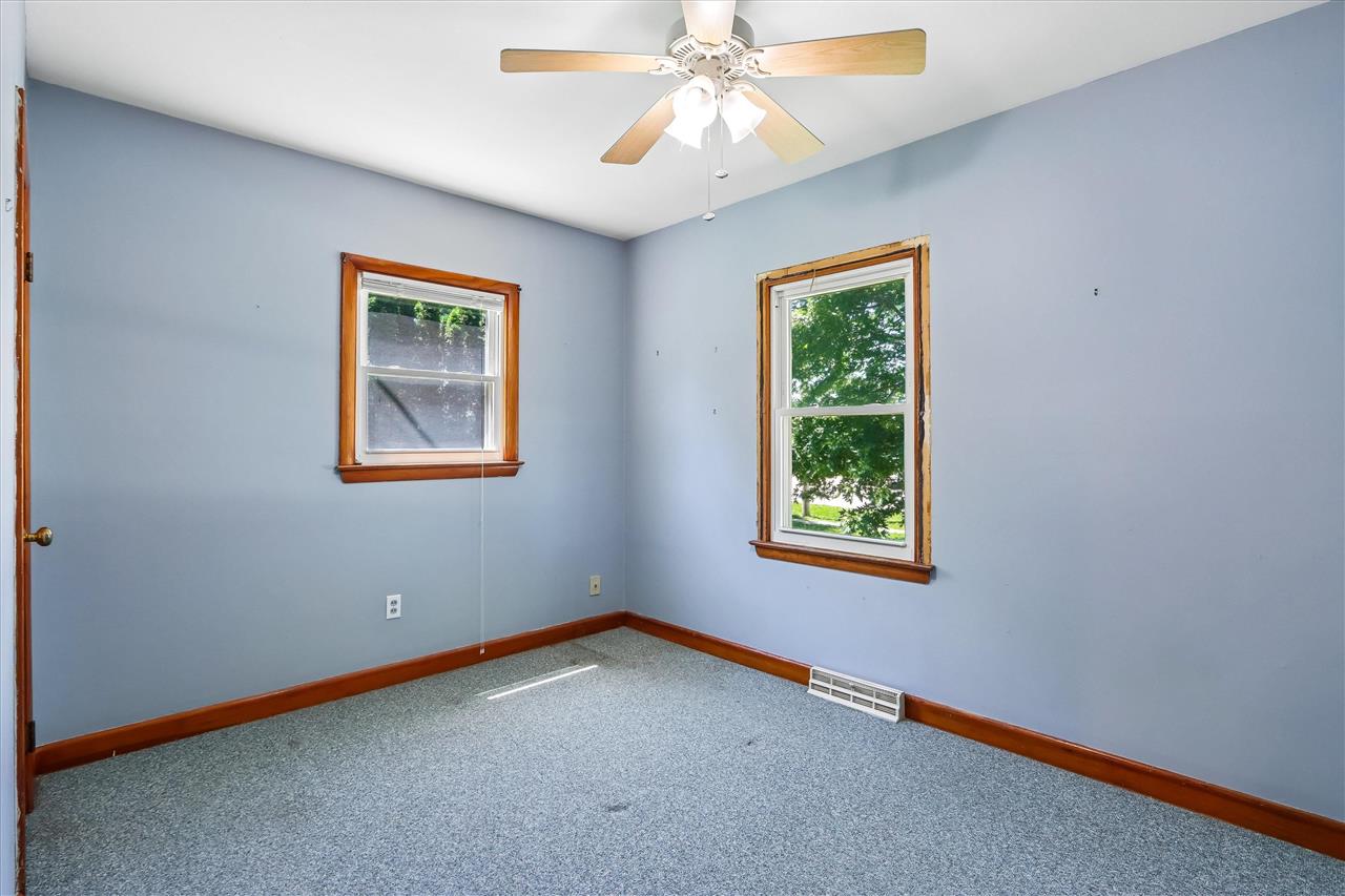 71 S Ella Street Riverside IA 52327