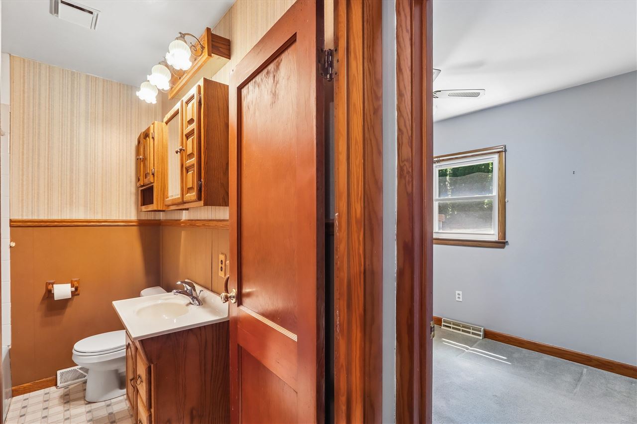 71 S Ella Street Riverside IA 52327