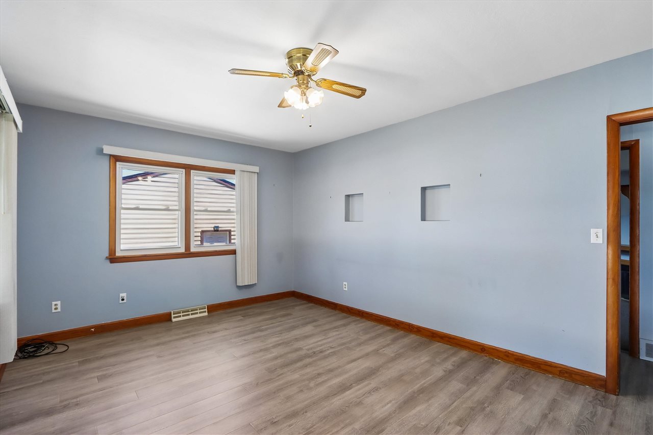 71 S Ella Street Riverside IA 52327