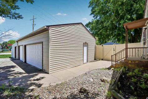 71 S Ella Street Riverside IA 52327