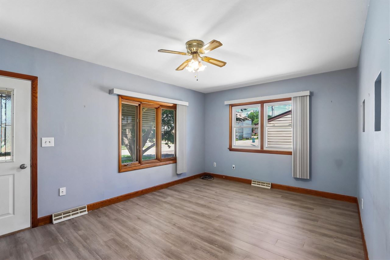 71 S Ella Street Riverside IA 52327