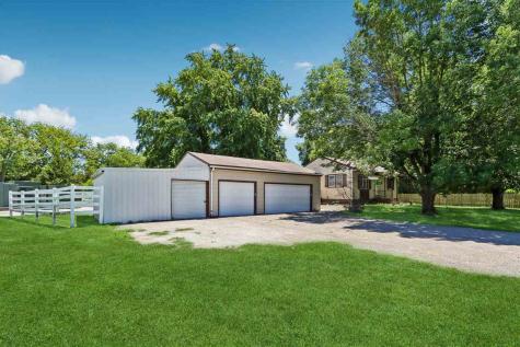 71 S Ella Street Riverside IA 52327
