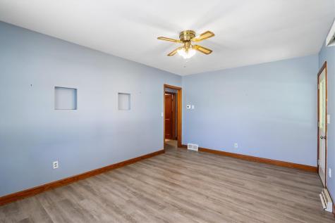 71 S Ella Street Riverside IA 52327