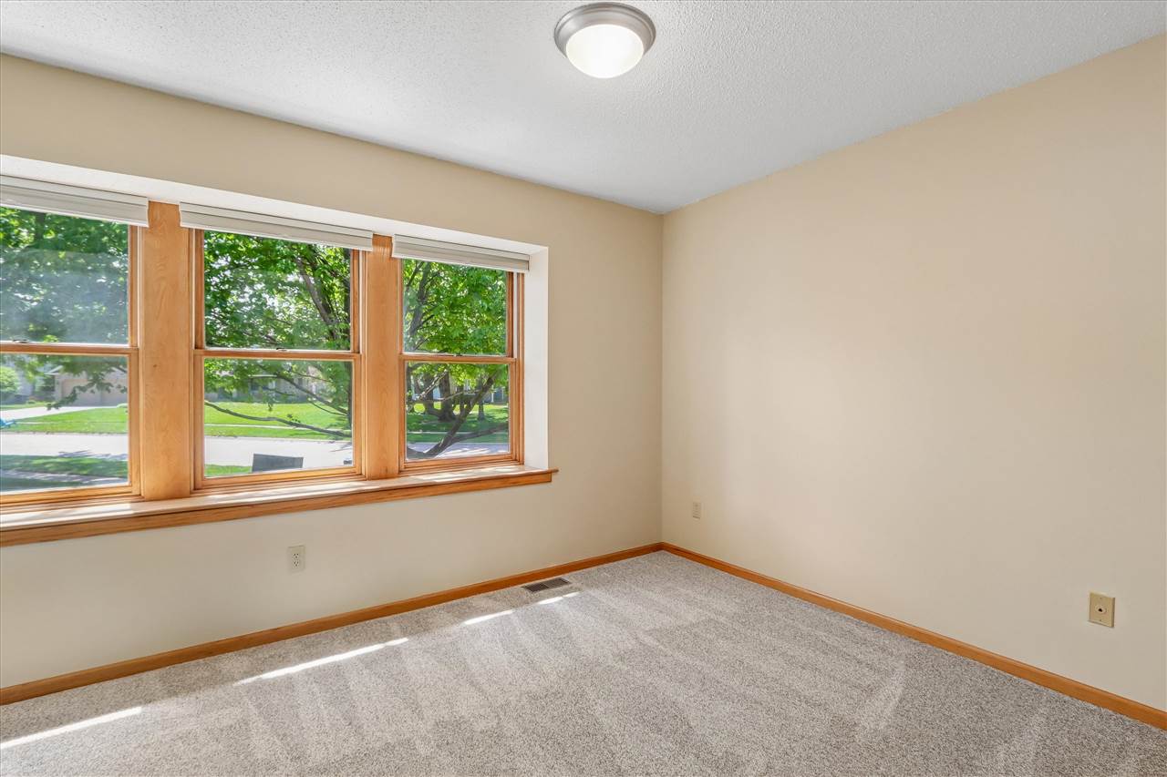 615 Pine Ridge Road Coralville IA 52241