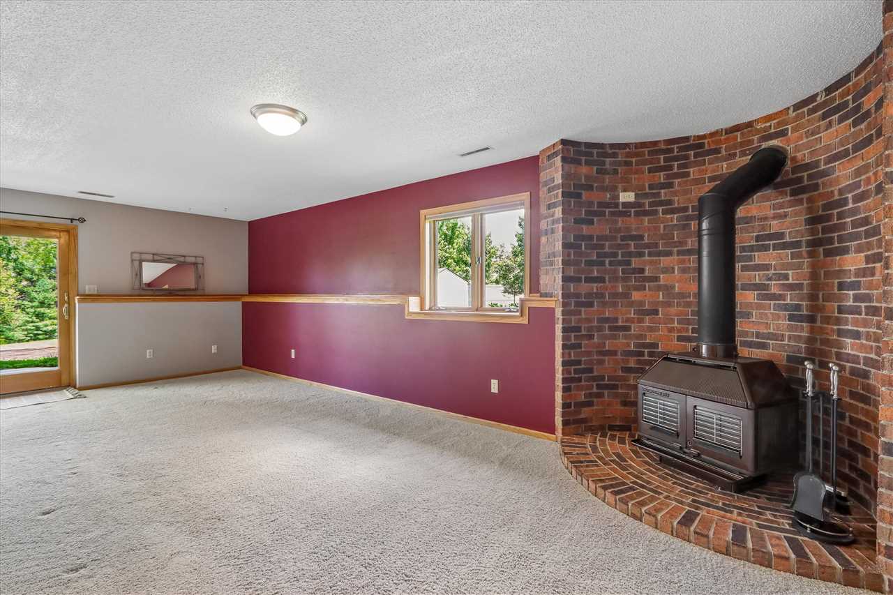 615 Pine Ridge Road Coralville IA 52241