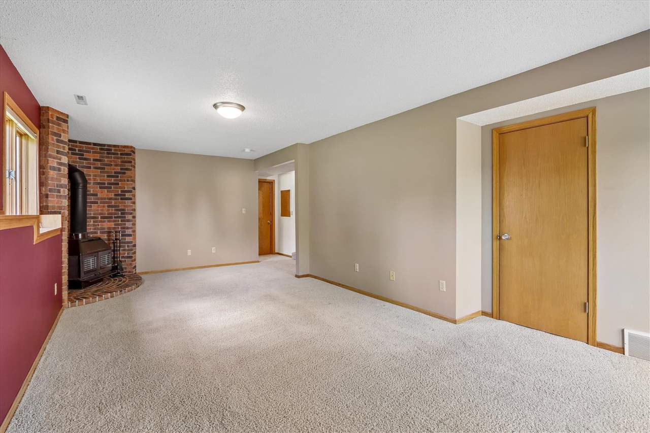 615 Pine Ridge Road Coralville IA 52241