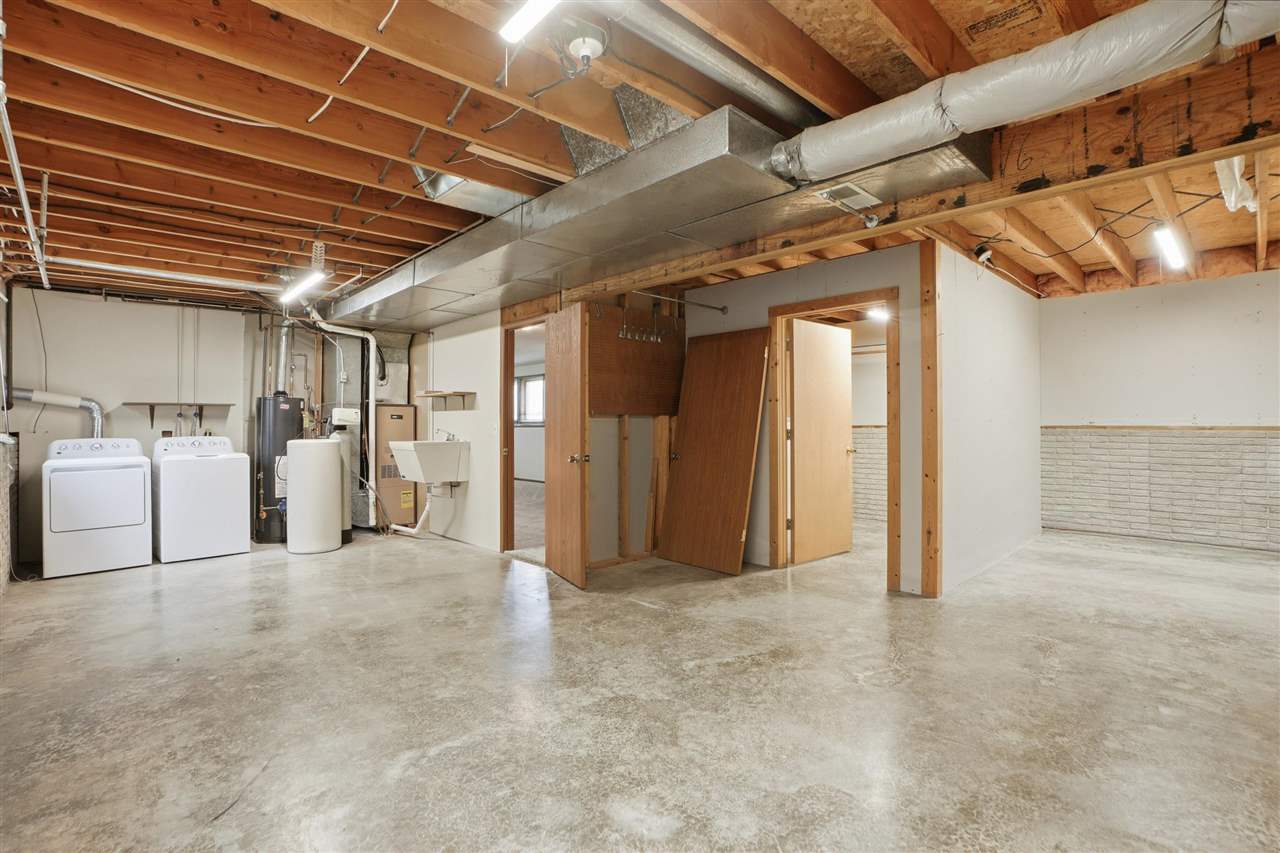2905 G Street Amana IA 52203