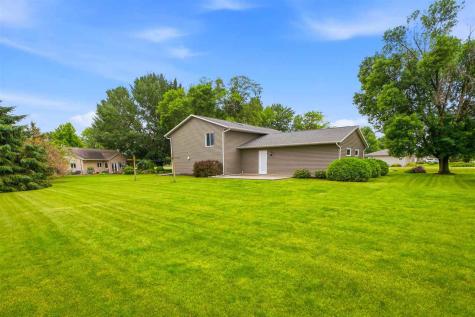 2905 G Street Amana IA 52203