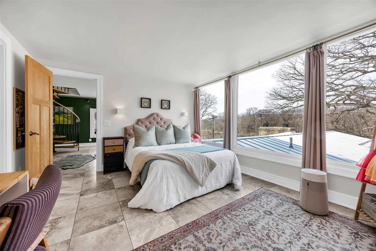 1030 River Street Iowa City IA 52246