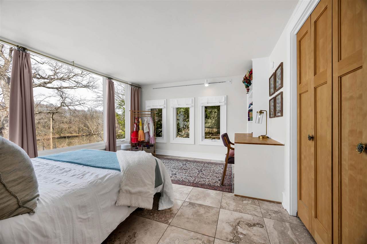 1030 River Street Iowa City IA 52246