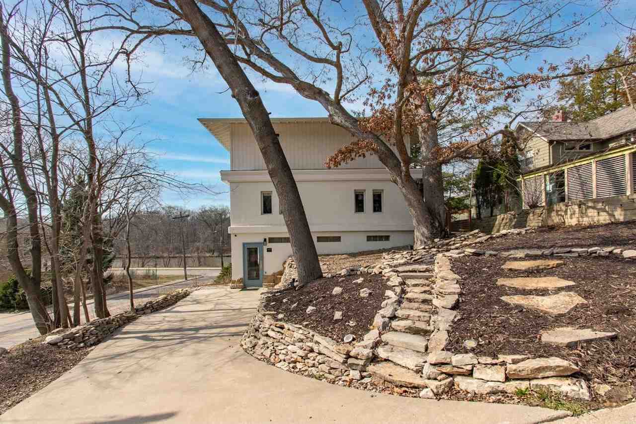 1030 River Street Iowa City IA 52246