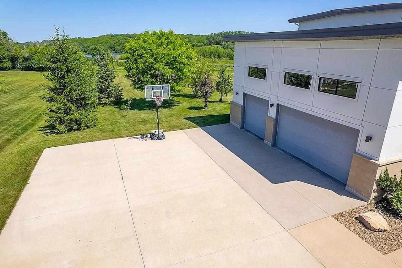4128 Deacon Lane Solon IA 52333