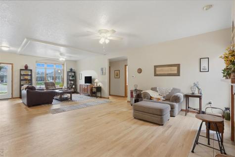 1014 E Jefferson Street Washington IA 52353