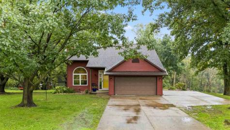 3945 S Spring Street NE Solon IA 52333