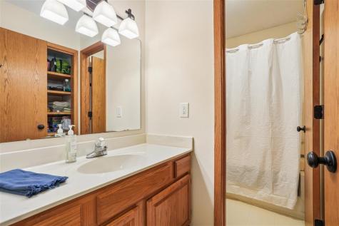 3945 S Spring Street NE Solon IA 52333