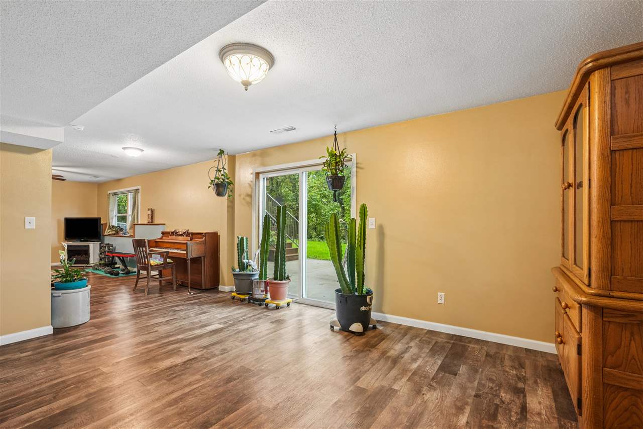 3945 S Spring Street NE Solon IA 52333