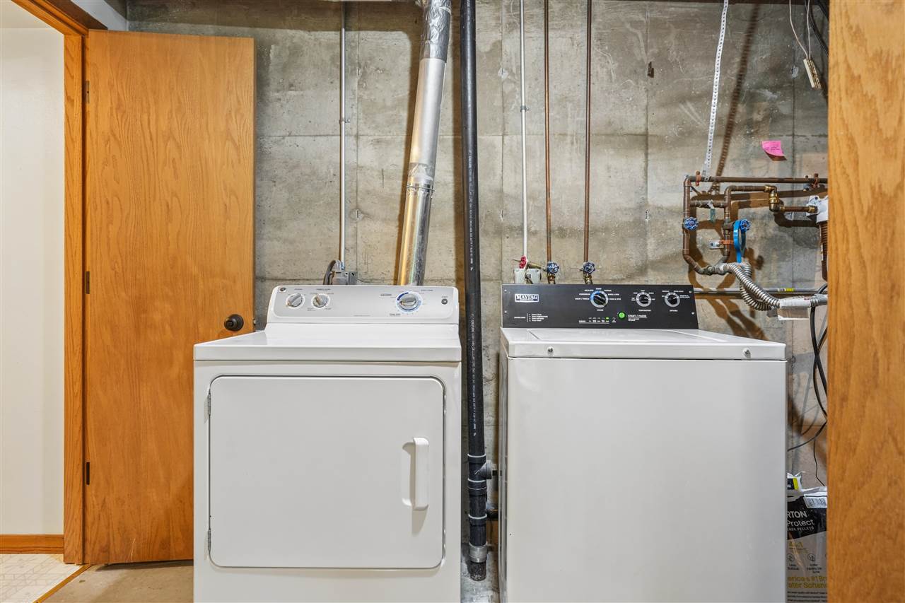 3945 S Spring Street NE Solon IA 52333