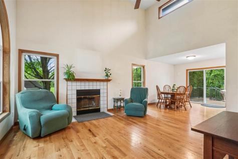 3945 S Spring Street NE Solon IA 52333