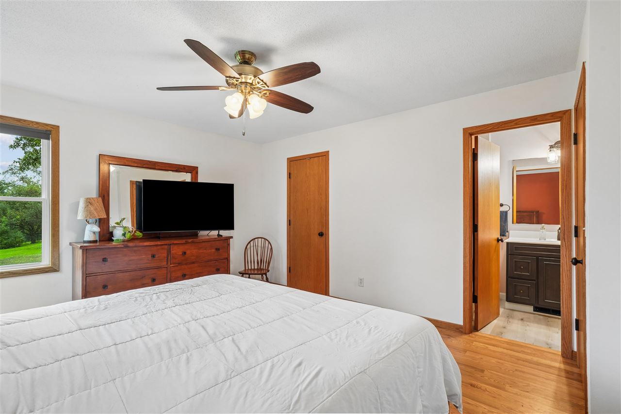 3945 S Spring Street NE Solon IA 52333
