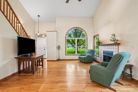 3945 S Spring Street NE Solon IA 52333
