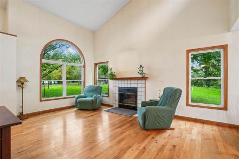 3945 S Spring Street NE Solon IA 52333