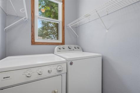 527 W 2nd Washington IA 52353