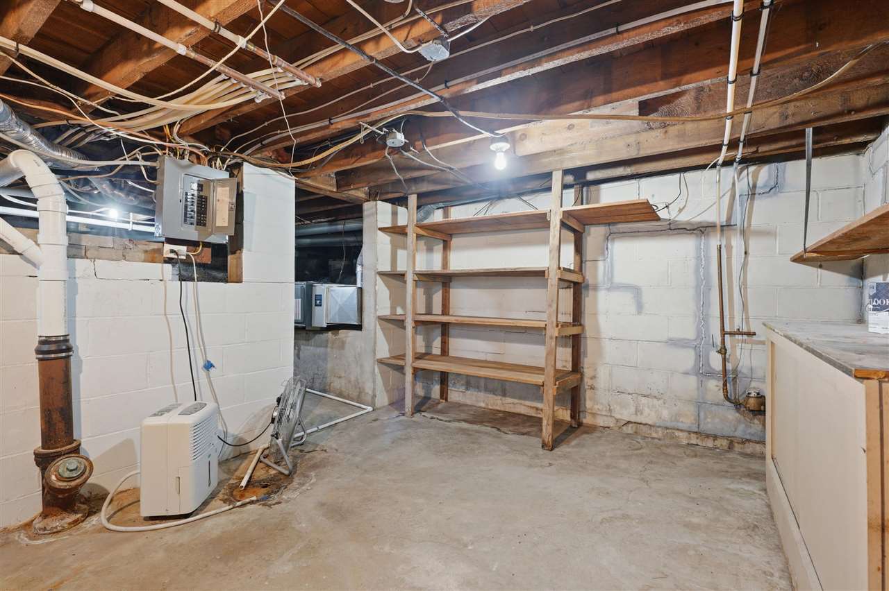 527 W 2nd Washington IA 52353